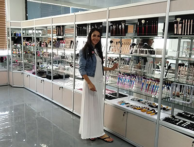 Makeup tools are useless right, no matter how expensive the cosmetics are, it is no good!